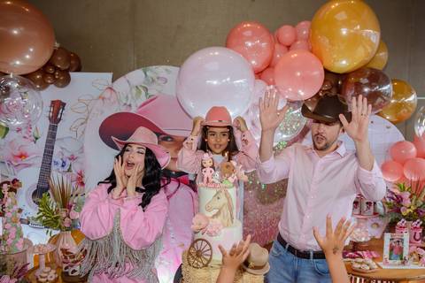 

kikarodrigues, fotografo, eventos, guarulhos, festa, infantil, aniversario, ana castela, buffet, criança, bebê, guarulhos, rosa, marrom, dourado, boiadeira, família, espontâneas, documental, alegria'