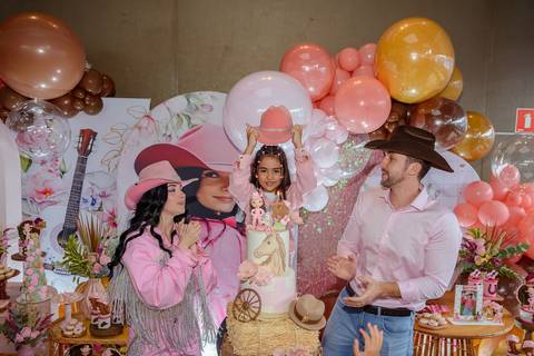 

kikarodrigues, fotografo, eventos, guarulhos, festa, infantil, aniversario, ana castela, buffet, criança, bebê, guarulhos, rosa, marrom, dourado, boiadeira, família, espontâneas, documental, alegria'