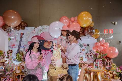 

kikarodrigues, fotografo, eventos, guarulhos, festa, infantil, aniversario, ana castela, buffet, criança, bebê, guarulhos, rosa, marrom, dourado, boiadeira, família, espontâneas, documental, alegria'