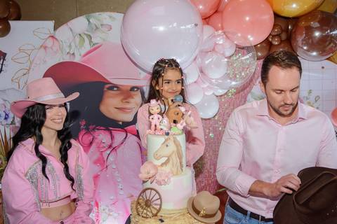 

kikarodrigues, fotografo, eventos, guarulhos, festa, infantil, aniversario, ana castela, buffet, criança, bebê, guarulhos, rosa, marrom, dourado, boiadeira, família, espontâneas, documental, alegria'