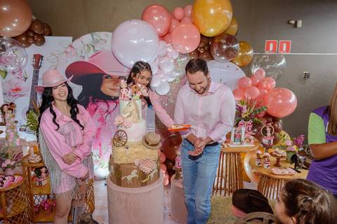 

kikarodrigues, fotografo, eventos, guarulhos, festa, infantil, aniversario, ana castela, buffet, criança, bebê, guarulhos, rosa, marrom, dourado, boiadeira, família, espontâneas, documental, alegria'