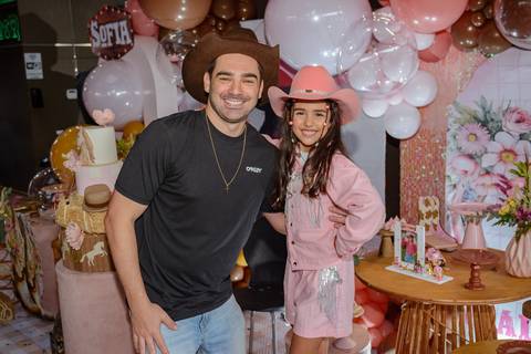 

kikarodrigues, fotografo, eventos, guarulhos, festa, infantil, aniversario, ana castela, buffet, criança, bebê, guarulhos, rosa, marrom, dourado, boiadeira, família, espontâneas, documental, alegria'