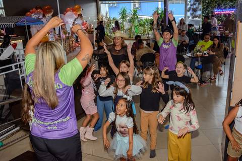 

kikarodrigues, fotografo, eventos, guarulhos, festa, infantil, aniversario, ana castela, buffet, criança, bebê, guarulhos, rosa, marrom, dourado, boiadeira, família, espontâneas, documental, alegria'