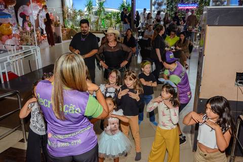 

kikarodrigues, fotografo, eventos, guarulhos, festa, infantil, aniversario, ana castela, buffet, criança, bebê, guarulhos, rosa, marrom, dourado, boiadeira, família, espontâneas, documental, alegria'