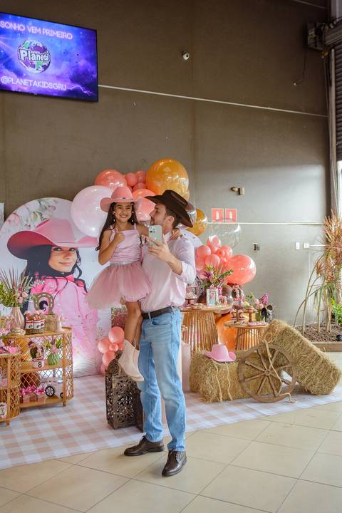 

kikarodrigues, fotografo, eventos, guarulhos, festa, infantil, aniversario, ana castela, buffet, criança, bebê, guarulhos, rosa, marrom, dourado, boiadeira, família, espontâneas, documental, alegria'