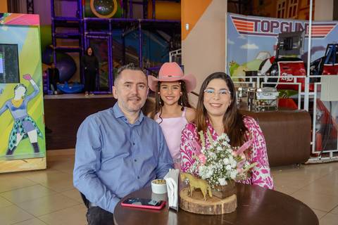 

kikarodrigues, fotografo, eventos, guarulhos, festa, infantil, aniversario, ana castela, buffet, criança, bebê, guarulhos, rosa, marrom, dourado, boiadeira, família, espontâneas, documental, alegria'