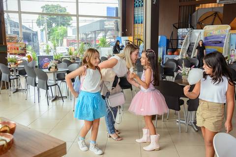 

kikarodrigues, fotografo, eventos, guarulhos, festa, infantil, aniversario, ana castela, buffet, criança, bebê, guarulhos, rosa, marrom, dourado, boiadeira, família, espontâneas, documental, alegria'