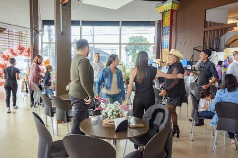 

kikarodrigues, fotografo, eventos, guarulhos, festa, infantil, aniversario, ana castela, buffet, criança, bebê, guarulhos, rosa, marrom, dourado, boiadeira, família, espontâneas, documental, alegria'