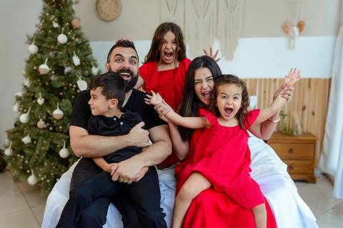 kikarodrigues-guarulhos-ensaio-natal-estudio-marrom-classico-boho-luxo-elegante-preto-branco-familia-bebe-crianca-papainoel-presente'