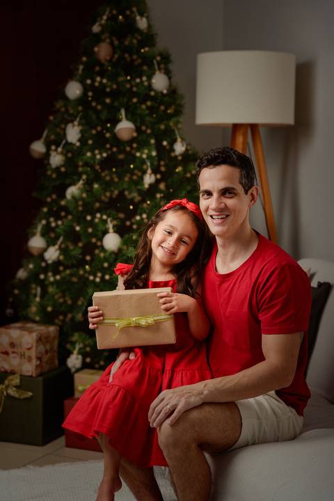 kikarodrigues-guarulhos-ensaio-natal-estudio-marrom-classico-boho-luxo-elegante-preto-branco-familia-bebe-crianca-papainoel-presente'