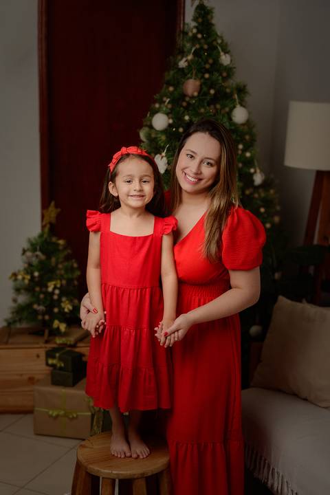 kikarodrigues-guarulhos-ensaio-natal-estudio-marrom-classico-boho-luxo-elegante-preto-branco-familia-bebe-crianca-papainoel-presente'