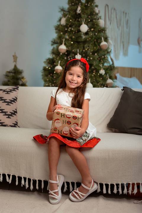 kikarodrigues-guarulhos-ensaio-natal-estudio-marrom-classico-boho-luxo-elegante-preto-branco-familia-bebe-crianca-papainoel-presente'