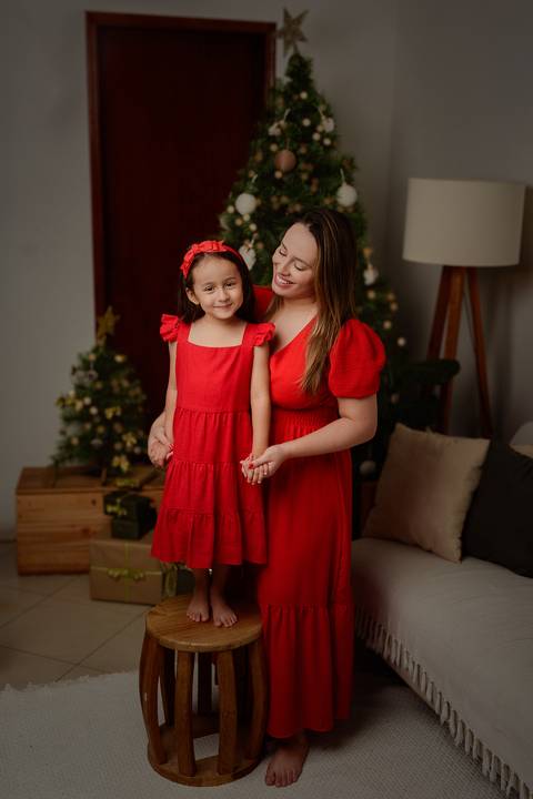 kikarodrigues-guarulhos-ensaio-natal-estudio-marrom-classico-boho-luxo-elegante-preto-branco-familia-bebe-crianca-papainoel-presente'