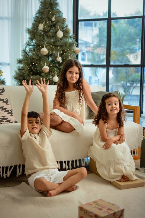 kikarodrigues-guarulhos-ensaio-natal-estudio-marrom-classico-boho-luxo-elegante-preto-branco-familia-bebe-crianca-papainoel-presente'