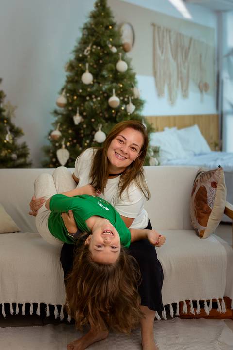 kikarodrigues-guarulhos-ensaio-natal-estudio-marrom-classico-boho-luxo-elegante-preto-branco-familia-bebe-crianca-papainoel-presente'