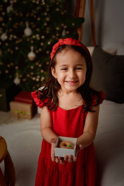 kikarodrigues-guarulhos-ensaio-natal-estudio-marrom-classico-boho-luxo-elegante-preto-branco-familia-bebe-crianca-papainoel-presente'