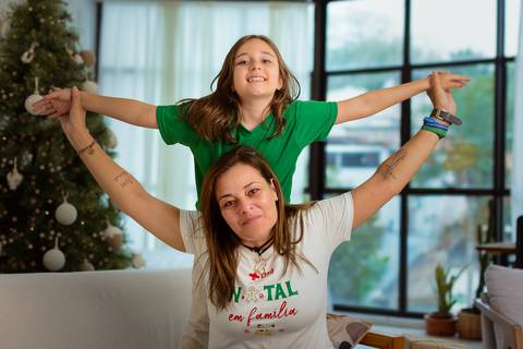 kikarodrigues-guarulhos-ensaio-natal-estudio-marrom-classico-boho-luxo-elegante-preto-branco-familia-bebe-crianca-papainoel-presente'