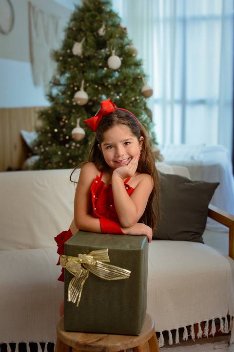 kikarodrigues-guarulhos-ensaio-natal-estudio-marrom-classico-boho-luxo-elegante-preto-branco-familia-bebe-crianca-papainoel-presente'