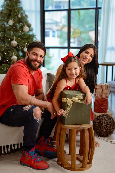 kikarodrigues-guarulhos-ensaio-natal-estudio-marrom-classico-boho-luxo-elegante-preto-branco-familia-bebe-crianca-papainoel-presente'