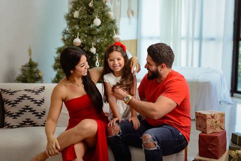 kikarodrigues-guarulhos-ensaio-natal-estudio-marrom-classico-boho-luxo-elegante-preto-branco-familia-bebe-crianca-papainoel-presente'