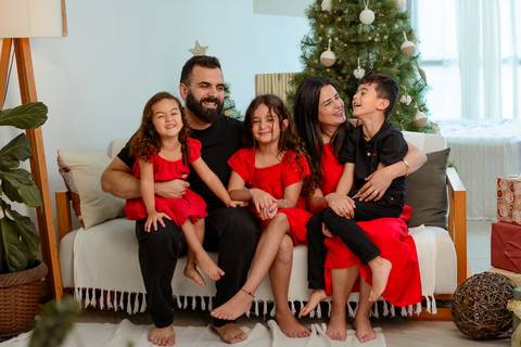 kikarodrigues-guarulhos-ensaio-natal-estudio-marrom-classico-boho-luxo-elegante-preto-branco-familia-bebe-crianca-papainoel-presente'