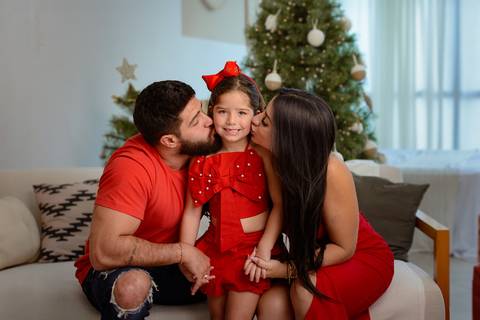 kikarodrigues-guarulhos-ensaio-natal-estudio-marrom-classico-boho-luxo-elegante-preto-branco-familia-bebe-crianca-papainoel-presente'