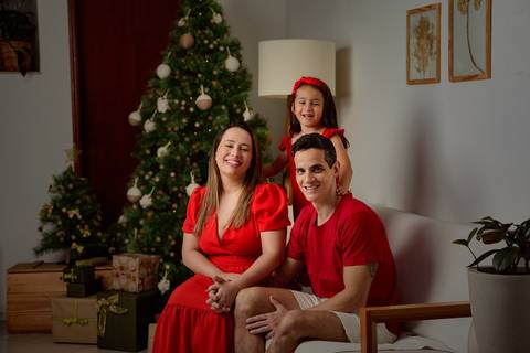 kikarodrigues-guarulhos-ensaio-natal-estudio-marrom-classico-boho-luxo-elegante-preto-branco-familia-bebe-crianca-papainoel-presente'