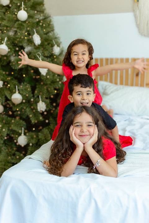 kikarodrigues-guarulhos-ensaio-natal-estudio-marrom-classico-boho-luxo-elegante-preto-branco-familia-bebe-crianca-papainoel-presente'