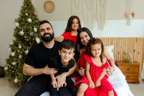 kikarodrigues-guarulhos-ensaio-natal-estudio-marrom-classico-boho-luxo-elegante-preto-branco-familia-bebe-crianca-papainoel-presente'