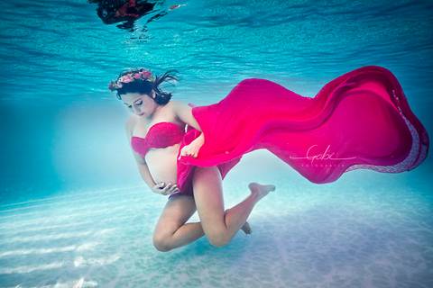 Ensaio na Água Gestante Mariana
Fotografia gravida na piscina
Figurino vestido rosa e coroa de flores
Make à prova d´água
Fotógrafa Gabriella Arruda
Estúdio Gabi Fotografia
São Paulo - SP'
