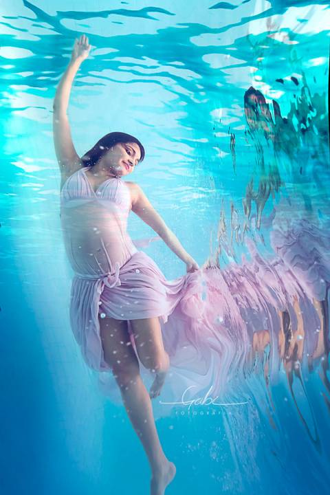 Ensaio Underwater Gestante Mariana
Fotografia gravida na piscina
Figurino vestido rosa claro
Gravida mergulhando
Maquiagem à prova d´água
Fotógrafa Gabriella Arruda
Estúdio Gabi Fotografia
São Paulo - SP'