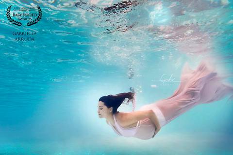 Ensaio Underwater Gestante Mariana
Fotografia gravida na piscina
Figurino vestido rosa claro
Gravida mergulhando
Maquiagem à prova d´água
Fotógrafa Gabriella Arruda
Estúdio Gabi Fotografia
São Paulo - SP'