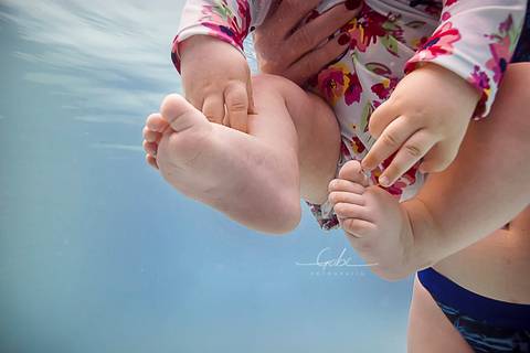 Ensaio Underwater Bebe Luiza
Fotografia na piscina
close pezinho bebe em baixo da agua
Figurino body estampado
acompanhamento bebe 6 meses
Fotógrafa Gabriella Arruda
Estúdio Gabi Fotografia
São Paulo - SP'