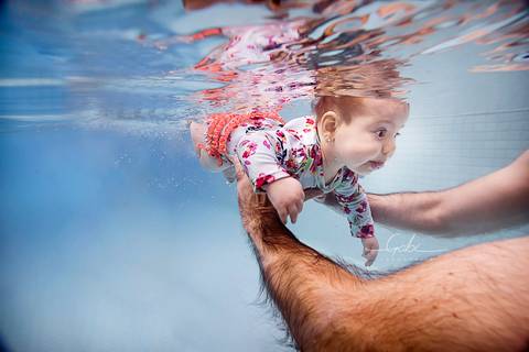 Ensaio Underwater Bebe Luiza
Fotografia na piscina
foto bebe mergulhando em baixo da água
Figurino body estampado
acompanhamento bebe 6 meses
Fotógrafa Gabriella Arruda
Estúdio Gabi Fotografia
São Paulo - SP'