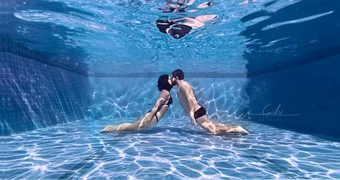 Ensaio Underwater Portrait Mariana
Fotografia casal na piscina beijo na boca
Make à prova d´água
Fotógrafa Gabriella Arruda
Estúdio Gabi Fotografia
São Paulo - SP'