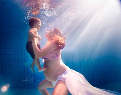 Ensaio Underwater Gestante Mariana
Fotografia em baixo da agua mae gravida e filho
  mother and son
Make à prova d´água
Fotógrafa Gabriella Arruda
Estúdio Gabi Fotografia
São Paulo - SP'