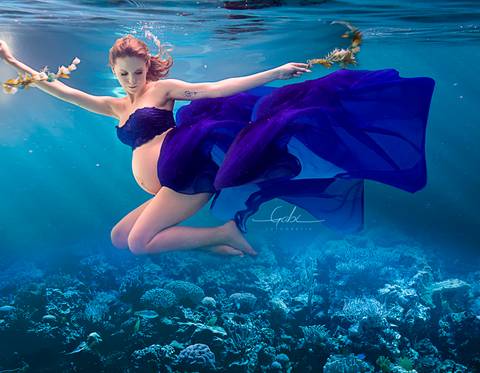 Ensaio Underwater Gestante Vãnia 
Fotografia na Piscina
Figurino azul
Maquiagem à prova d´água
Fotógrafa Gabriella Arruda
Estúdio Gabi Fotografia
São Paulo - SP'