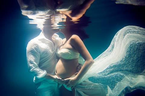 Ensaio Underwater Gestante Fernanda
Fotografia gravida na piscina
Figurino vestido creme renda
Make à prova d´água
Fotógrafa Gabriella Arruda
Estúdio Gabi Fotografia
São Paulo - SP'