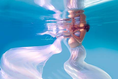 Ensaio Underwater Gestante Cinthia
Fotografia na piscina
Figurino Sereia Mãe e Filha - mermaid mother and daughther
Make à prova d´água
Fotógrafa Gabriella Arruda
Estúdio Gabi Fotografia
São Paulo - SP'