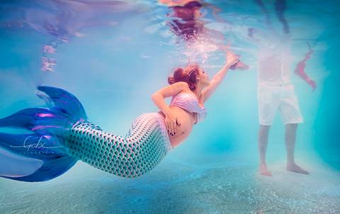 Ensaio Underwater Gestante Tamyres
Fotografia casal em baixo da agua
Figurino sereia - mermaid
Make à prova d´água
Fotógrafa Gabriella Arruda
Estúdio Gabi Fotografia
São Paulo - SP'