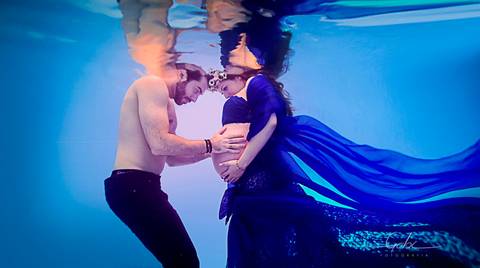 Ensaio Underwater Gestante Rafaela
Fotografia casal grávidos na piscina 
Foto subaquática pai e mae 
Figurino vestido azul
Make à prova d´água
Fotógrafa Gabriella Arruda
Estúdio Gabi Fotografia
São Paulo - SP'