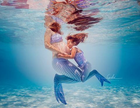 Ensaio Underwater Gestante Luciana 
Fotografia em baixo da agua
Figurino Sereia Mãe e Filha - mermaid mother and daughther
Make à prova d´água
Fotógrafa Gabriella Arruda
Estúdio Gabi Fotografia
São Paulo - SP'