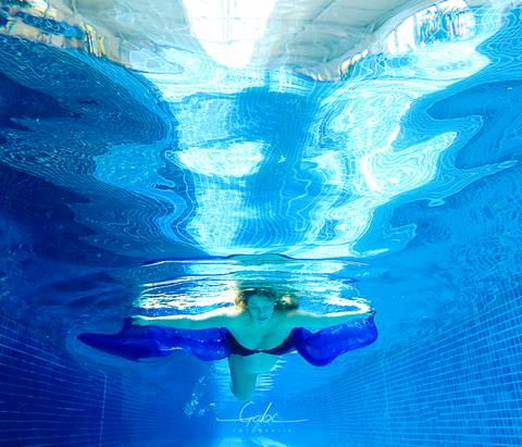 Ensaio Underwater Gestante Ana
Fotografia grávida movimentando   na piscina 
Foto subaquática gestante 
Figurino lenço azul
Maquiagem à prova d´água
Fotógrafa Gabriella Arruda
Estúdio Gabi Fotografia
São Paulo - SP'