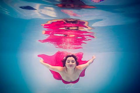 Ensaio na Água Gestante Mariana
Fotografia gravida na piscina
Figurino vestido rosa e coroa de flores
Make à prova d´água
Fotógrafa Gabriella Arruda
Estúdio Gabi Fotografia
São Paulo - SP'