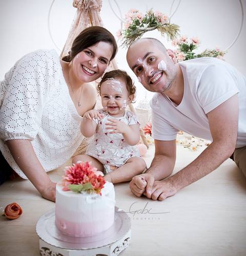Ensaio Bebe Smash the Cake Menina
Tons de rosa
Foto de família
Fotógrafa Gabriella Arruda
Estúdio Gabi Fotografia
São Paulo - SP
www.gabi.fot.br'