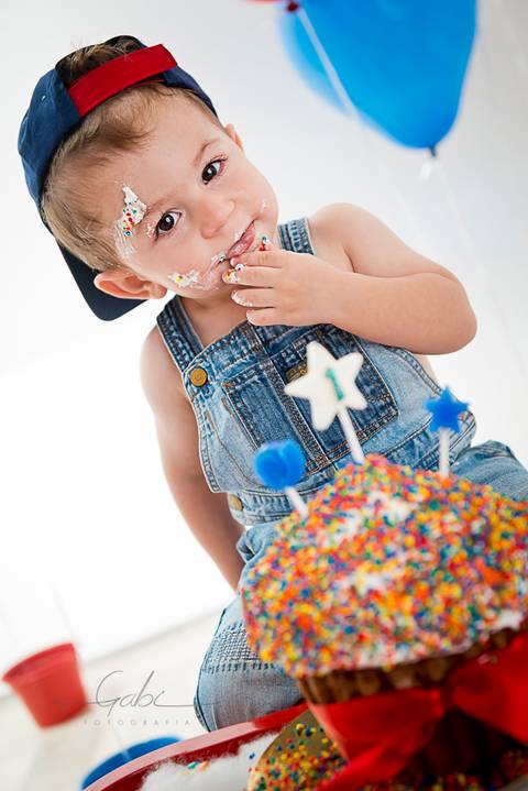 be Smash the Cake Menino
Bolo
Tons de vermelho e azul
Fotógrafa Gabriella Arruda
Estúdio Gabi Fotografia
São Paulo - SP'