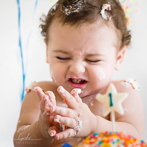 Ensaio Bebe Smash the Cake Menino
Bolo
Tons de azul
caretinha de bebe
Fotógrafa Gabriella Arruda
Estúdio Gabi Fotografia'