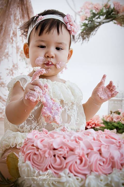 Ensaio Bebe Smash the Cake Menina
Tons de rosa e creme
Cenario Flores
Fotógrafa Gabriella Arruda
Estúdio Gabi Fotografia
São Paulo - SP
www.gabi.fot.br'