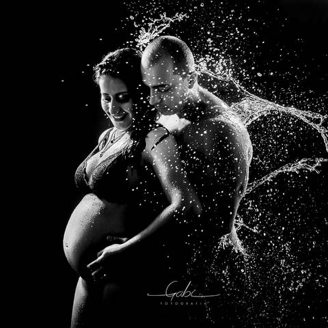 Ensaio Splash Gestante Michele
Fotografia Criativa em Estúdio 
Ensaio diferente com água
Pai e mãe grávidos
Maquiagem à prova d´água
Fotógrafa Gabriella Arruda
Estúdio Gabi Fotografia
São Paulo - SP
www.gabi.fot.br'