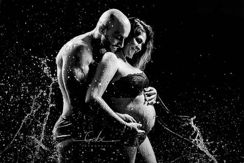 Ensaio Splash Gestante Renata
Fotografia Criativa em Estúdio 
Ensaio diferente com água
Pai e mãe grávidos
Maquiagem à prova d´água
Fotógrafa Gabriella Arruda
Estúdio Gabi Fotografia
São Paulo - SP
www.gabi.fot.br'